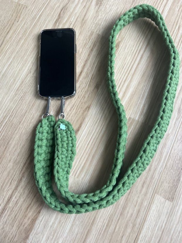 Háčkovaný popruh na telefon