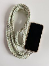 Háčkovaný popruh na telefon